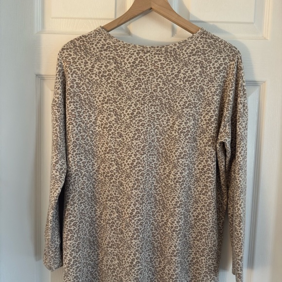 American Eagle Oversized Super Soft Cheetah Print Tee size XS - Picture 2 of 3